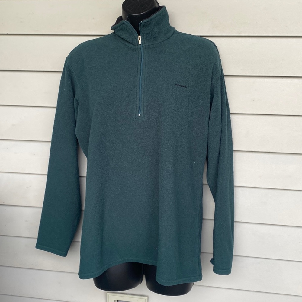 Patagonia pullover fleece. Size medium.  Great condition.